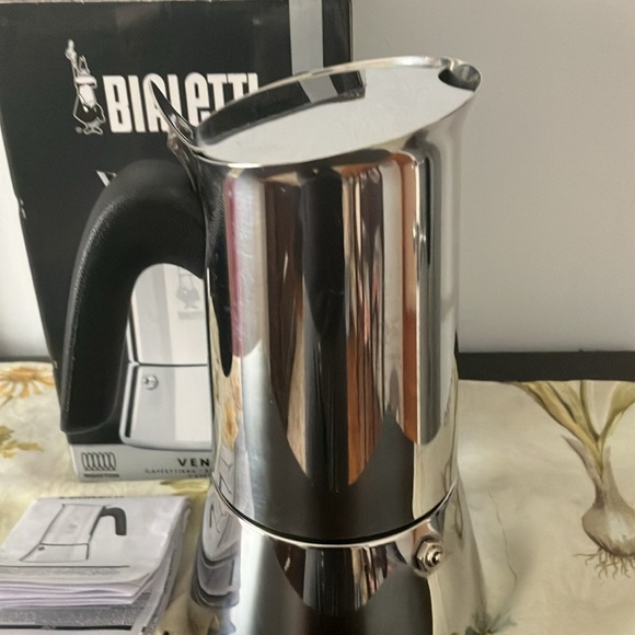Bialetti Venus Stainless Steel Moka Pot - Picture 4 of 7